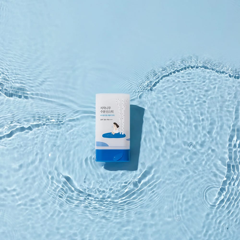 Увлажняющий солнцезащитный крем-стик для лица SPF 50+ PA++++ Birch Juice Moisturizing Sun Stick, 19 г - фото 4