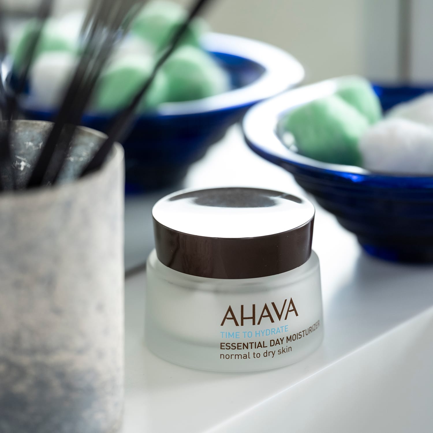 Базовый увлажняющий дневной крем для нормальной и сухой кожи лица Essential Day Moisturizer, 50 мл - фото 3