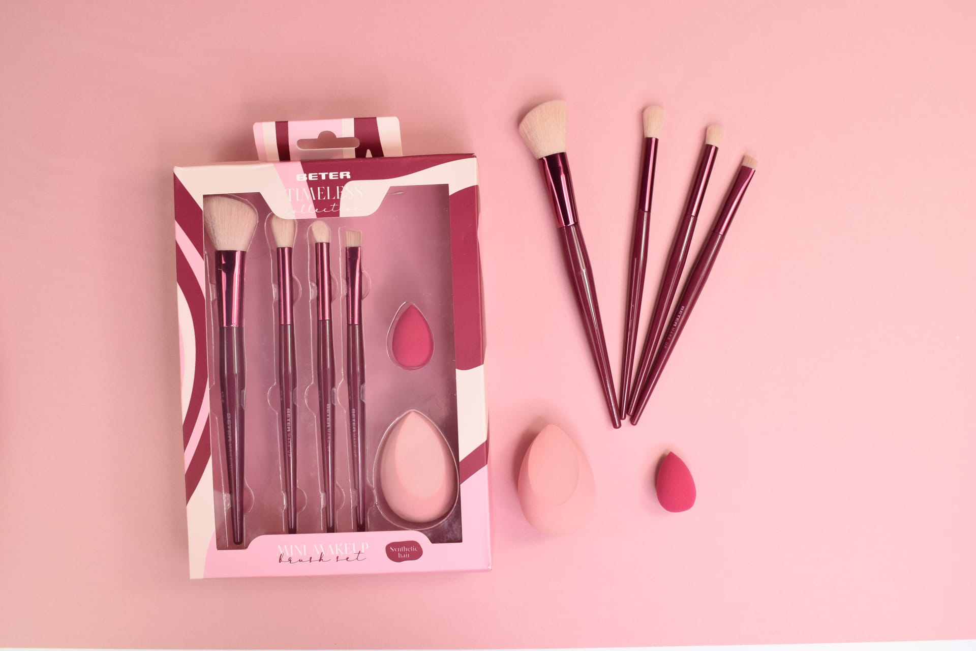 Набор кистей для макияжа (Скошенная кисть для румян Angled Brush + Кисть для теней Blender Eyeshadow Brush + Кисть для теней Shader Eyeshadow brush + Кисть для бровей и нанесения подводки Eyeliner & Eyebrows brush + Спонж 3D Blending Sponge + Мини-с - фото 3