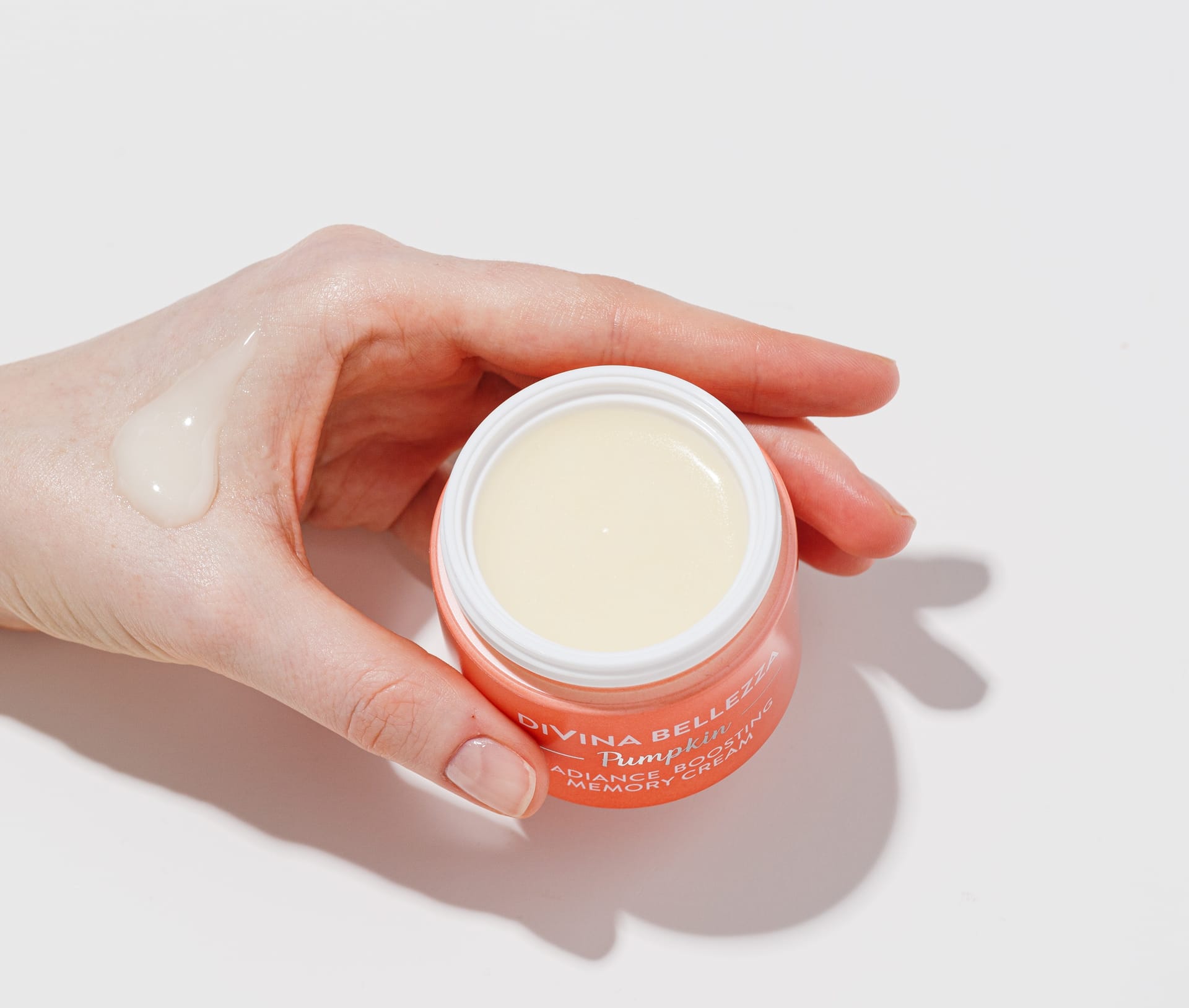Крем с эффектом памяти для сияния кожи с экстрактом тыквы Divina Bellezza Radiance boosting memory cream with pumpkin extract, 50 мл - фото 3