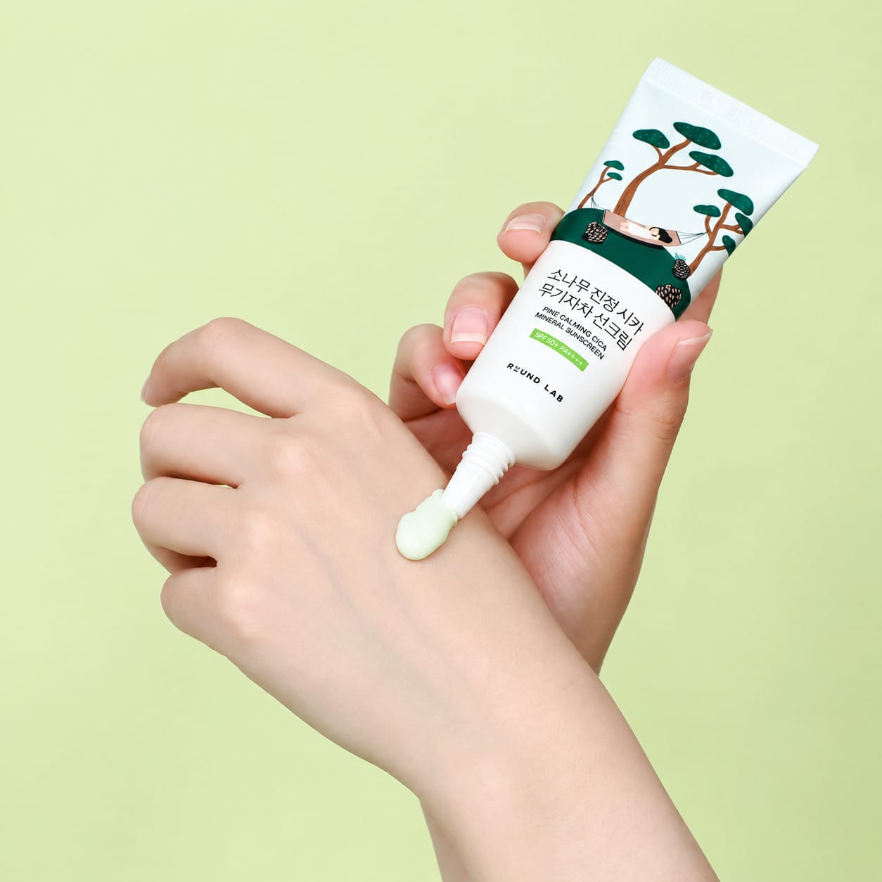 Успокаивающий солнцезащитный крем SPF 50+ PA++++ Pine Calming Cica Sunscreen, 40 мл - фото 3