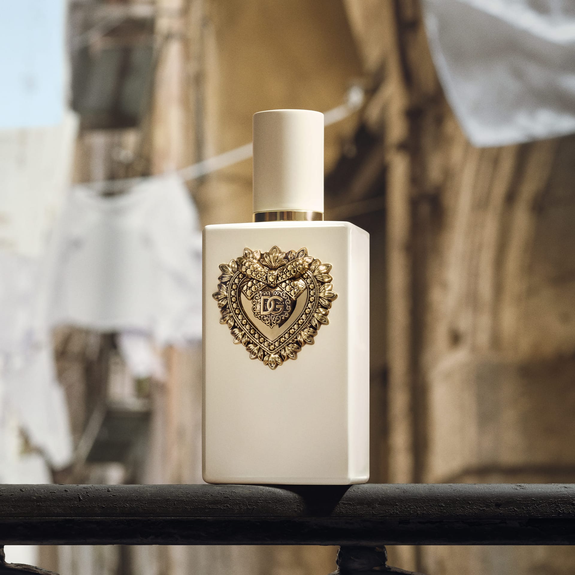 Парфюмерная вода интенсивная Dolce & Gabbana Your Devotion Intense - фото 7