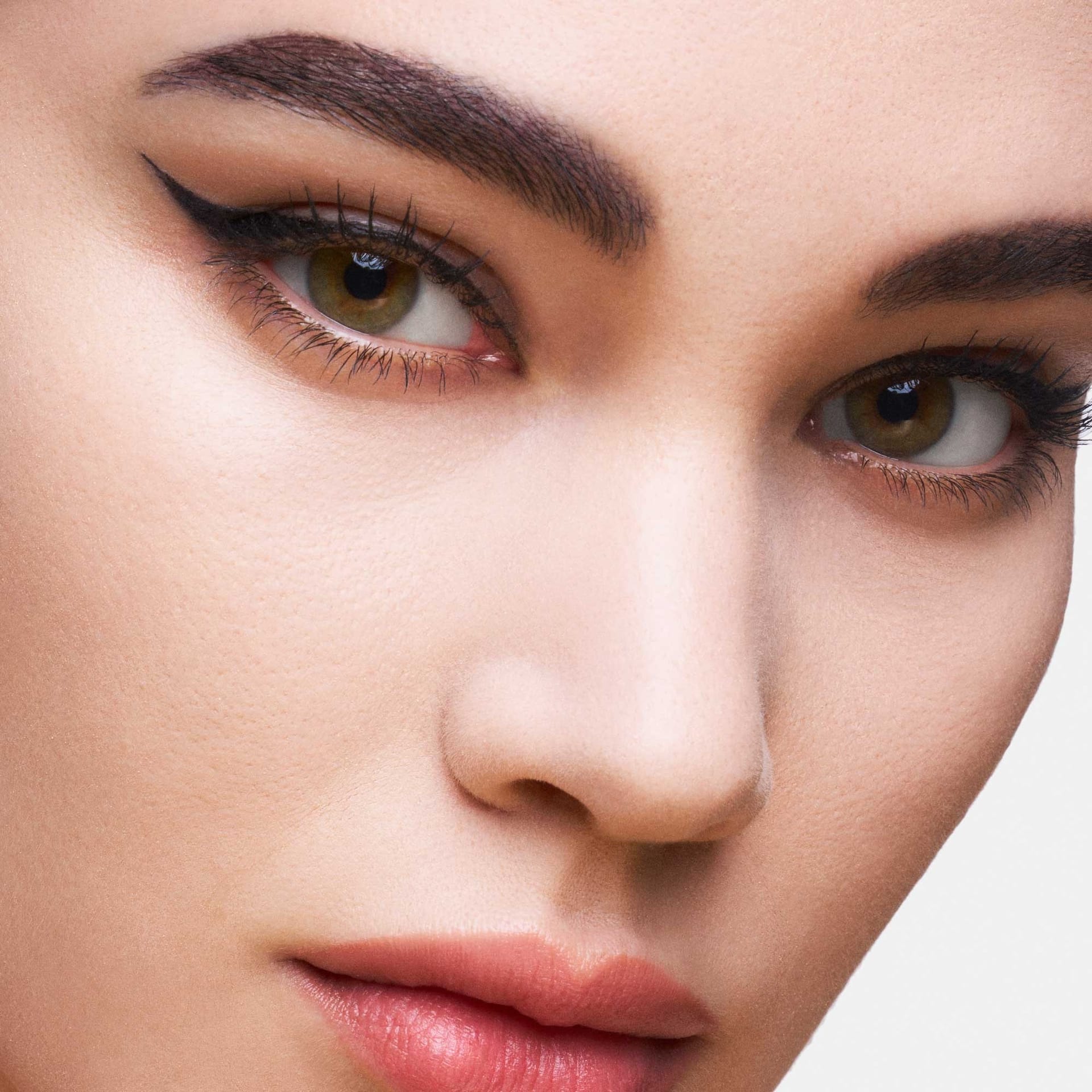 Жидкая подводка для век Everink Liner, тон 01- Total Black - фото 6