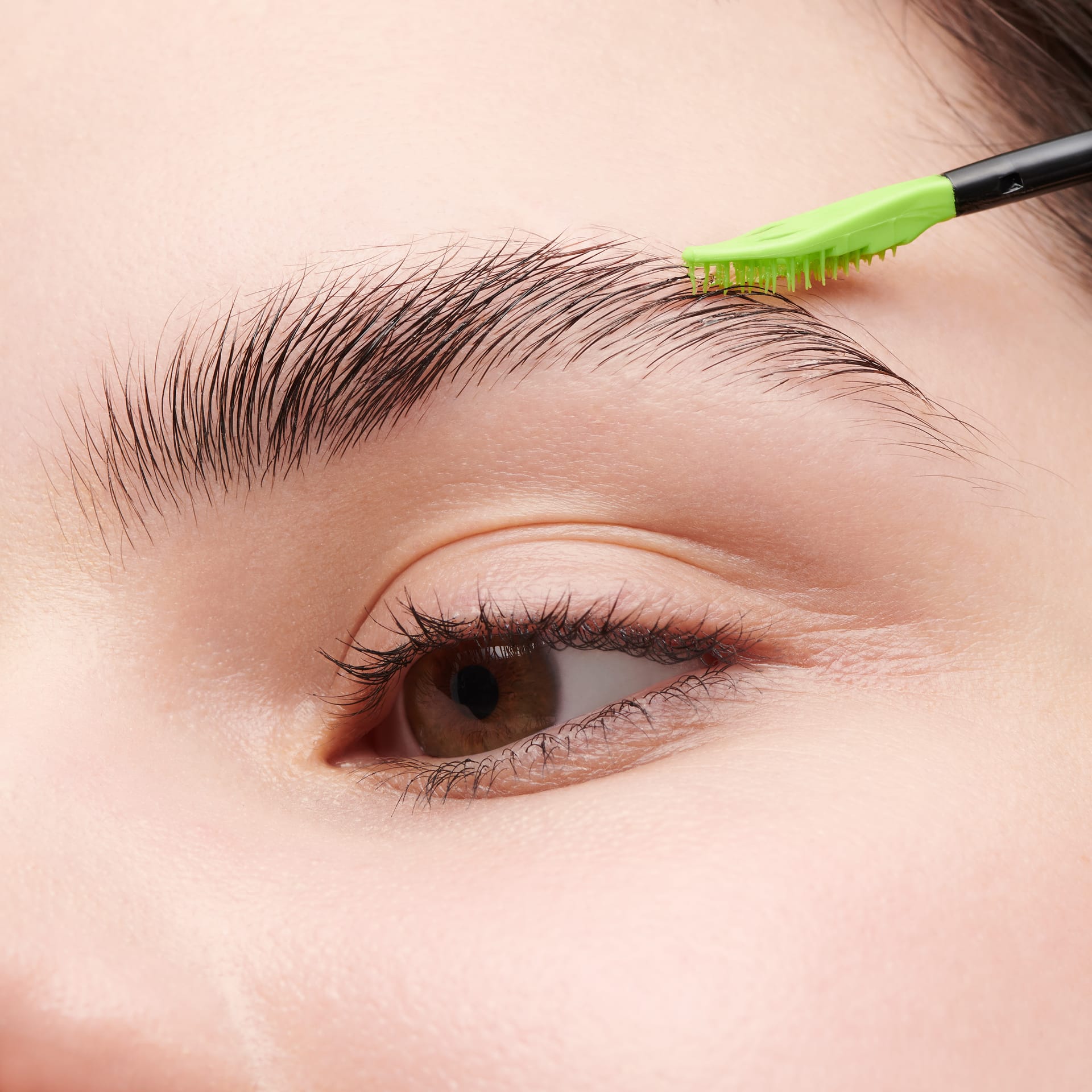 Гель для бровей MAC Pro Locked Brow Gel, тон Clear, 7,8 мл - фото 2