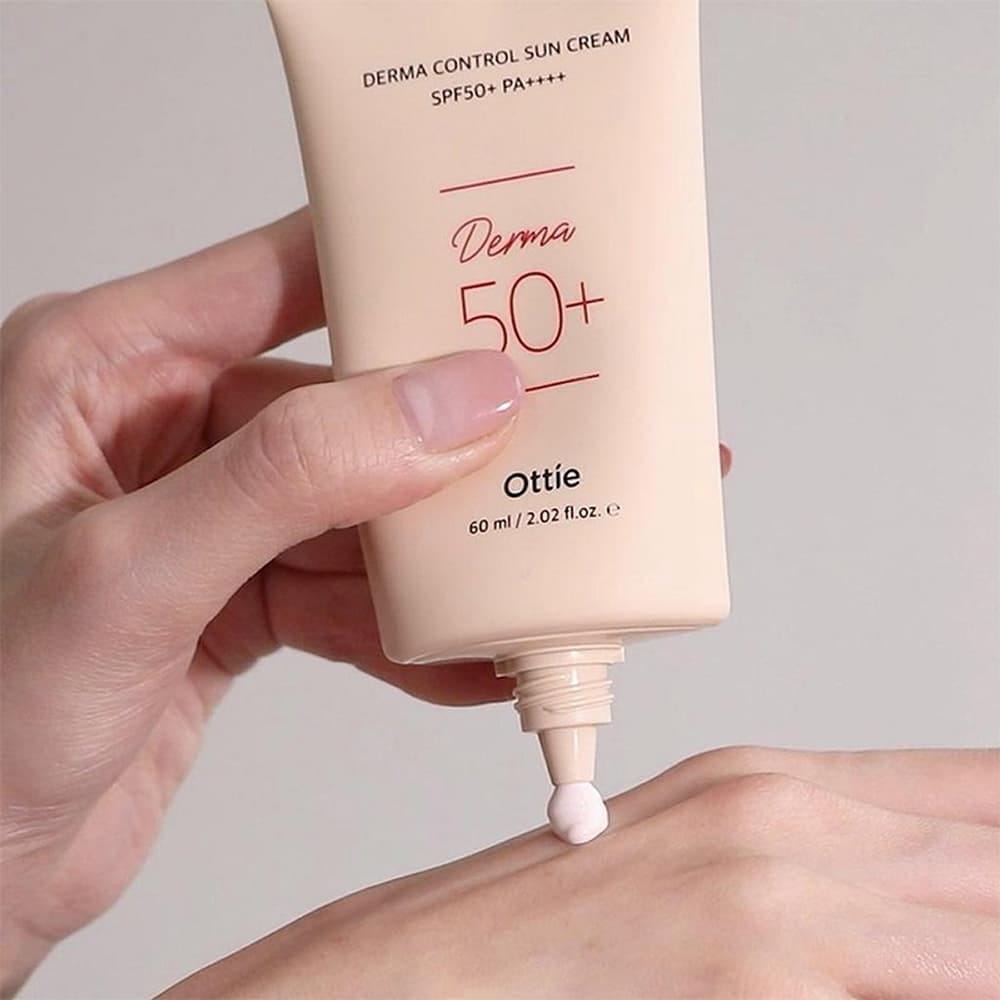 Успокаивающий солнцезащитный крем для проблемной кожи Ottie Derma Control Sun Cream SPF50+PA++++, 60 мл - фото 2