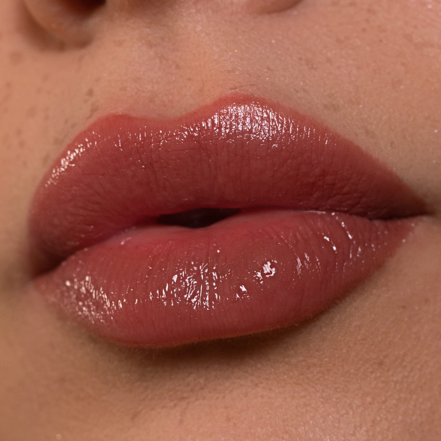 Увлажняющая губная помада-блеск Ultra Rich Sheer Lipstick - фото 6