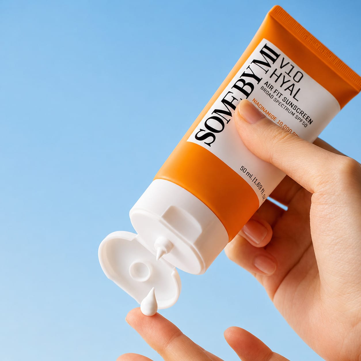 Солнцезащитный крем для лица SPF50 V10 Hyal Airfit Sunscreen, 50 мл - фото 2