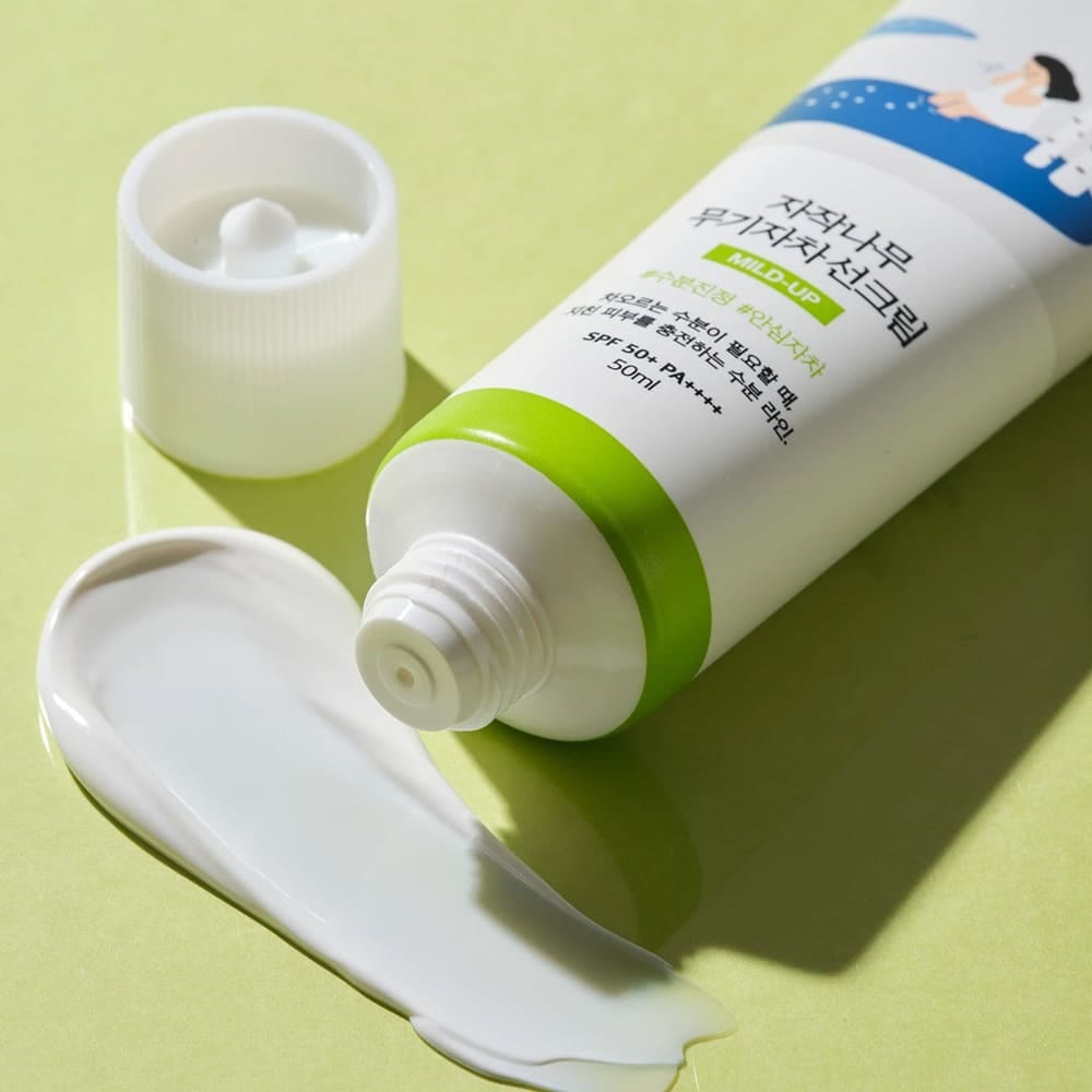 Увлажняющий, успокаивающий солнцезащитный крем для лица SPF 50+ PA++++ Birch Juice Mild-Up Sunscreen, 50 мл - фото 4
