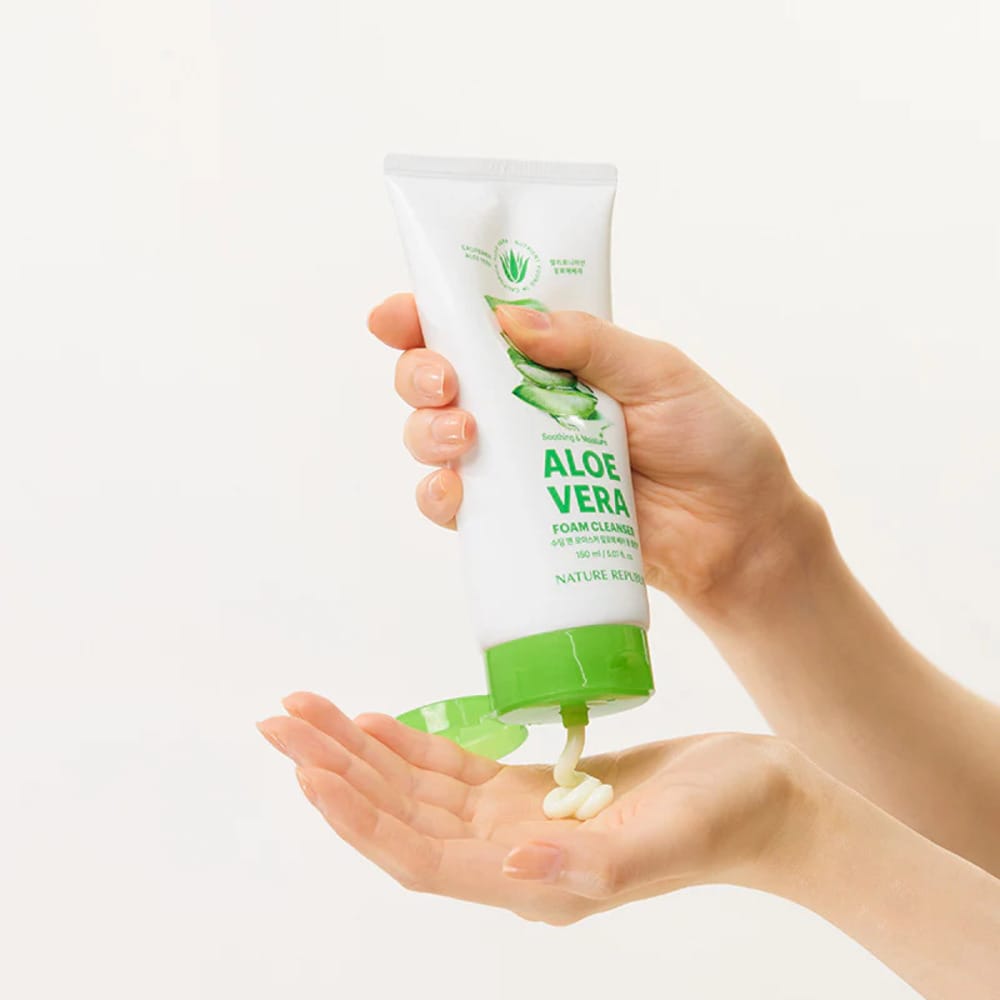 Успокаивающая и увлажняющая очищающая пенка для лица Soothing & Moisture Aloe Vera Foam Cleanser, 150 мл - фото 2