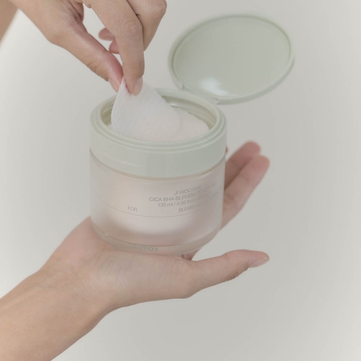 Тонер-пэды против несовершенств кожи с кислотами Celimax Ji Woo Gae Cica Bha Blemish Toner Pad, 170мл/60шт - фото 3