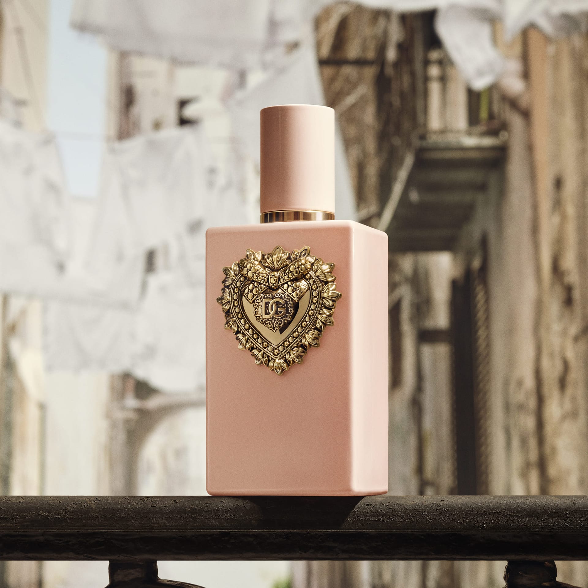 Парфюмерная вода интенсивная Dolce & Gabbana My Devotion Intense - фото 7