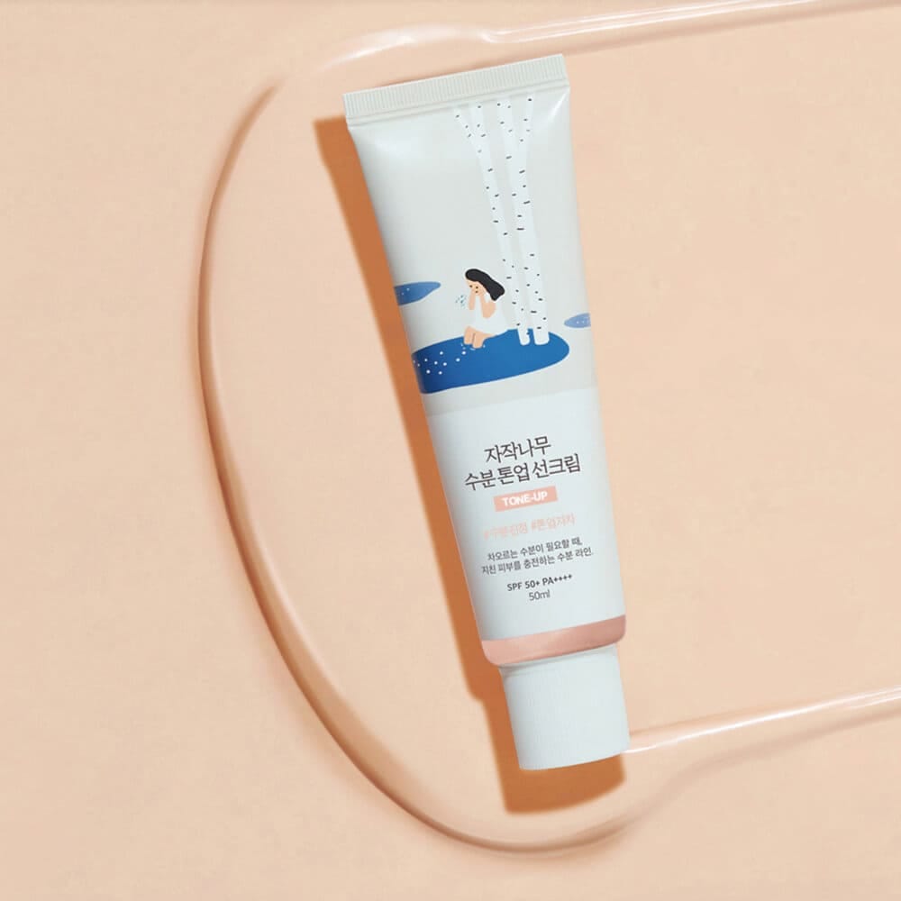 Увлажняющий, выравнивающий тон солнцезащитный крем для лица SPF 50+ PA++++ Birch Juice Moisturizing Tone-Up Sunscreen, 50 мл - фото 4